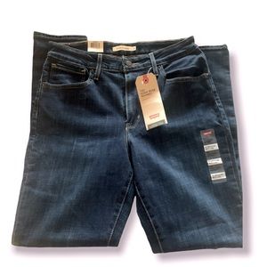 Brand new pair of straight leg Levi’s woman’s dark blue jeans